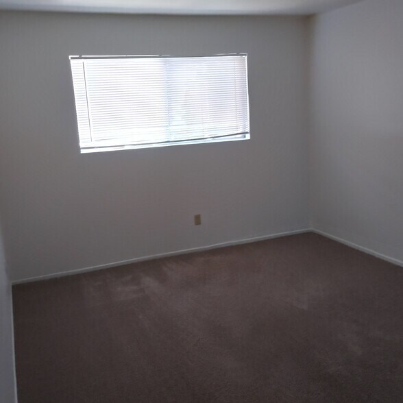 Building Photo - 2208 Gates Ave