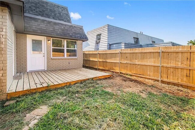 Building Photo - 11012 Springhollow Rd