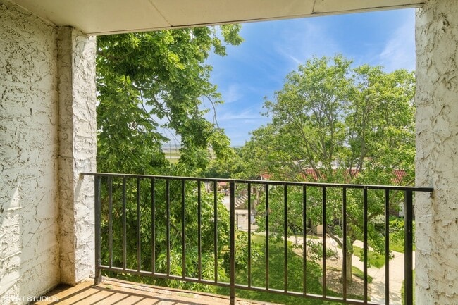 Building Photo - 475 Plum Creek Dr