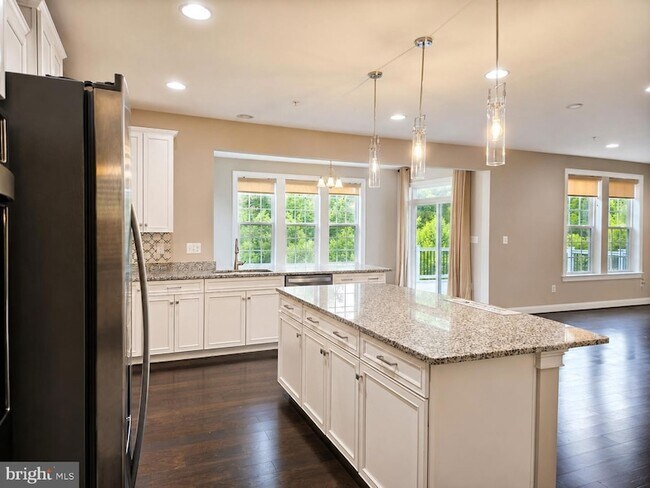 Building Photo - 3348 Burton Dr