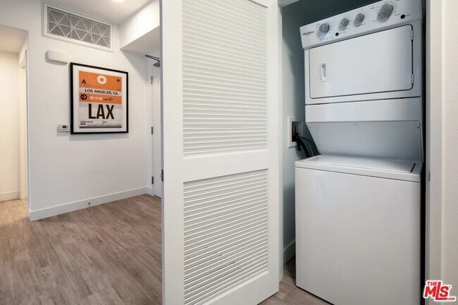 Building Photo - 10568 Gateway Prom