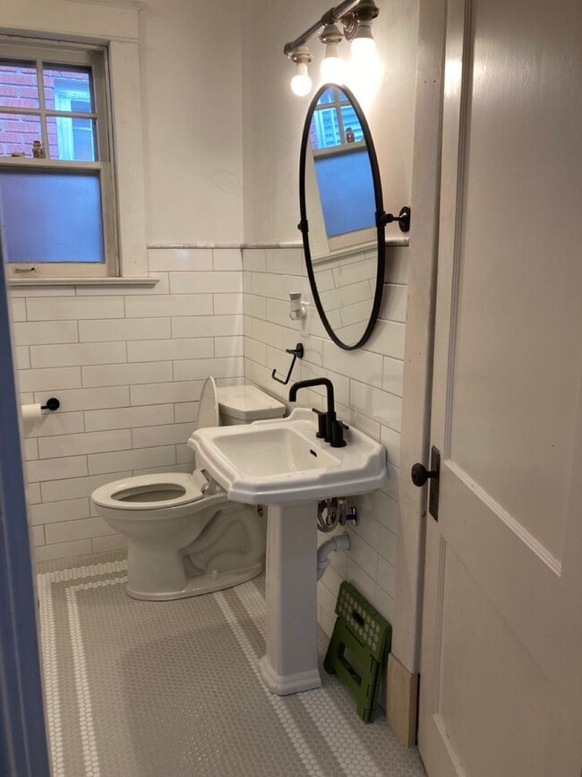 Building Photo - Crescent Hill  Charming Three Bedroom Bung...