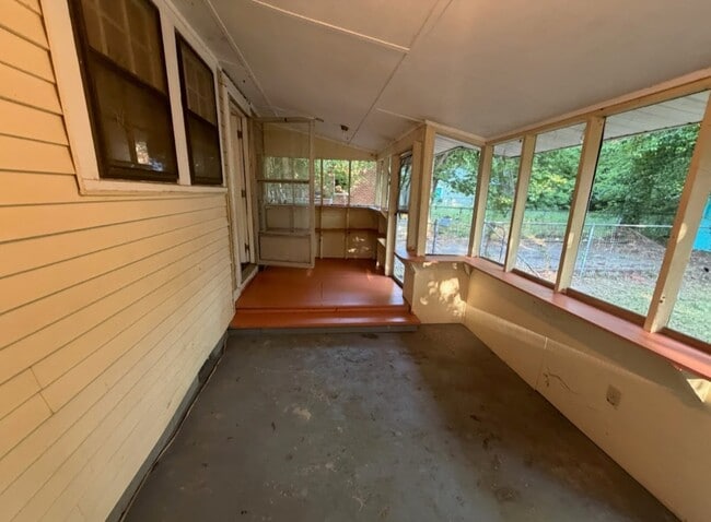 Building Photo - 832 Richmond St