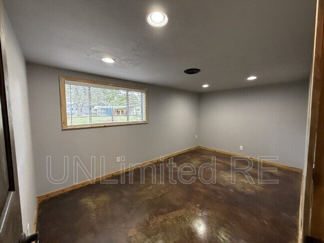 Building Photo - 1518 Shoup St