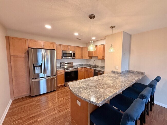 Building Photo - 1006 Paradise Rd