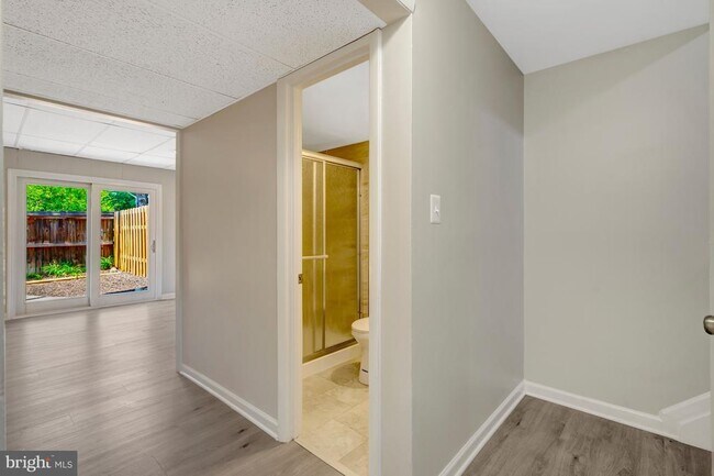 Building Photo - 7065 Leewood Forest Dr