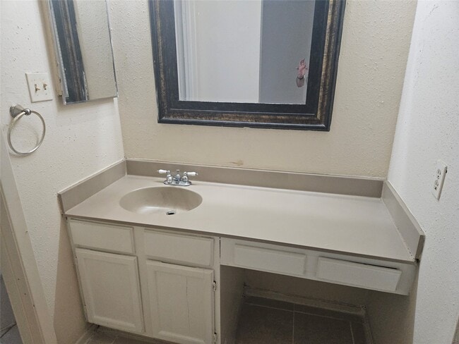 Building Photo - 18539 Lippizaner Dr