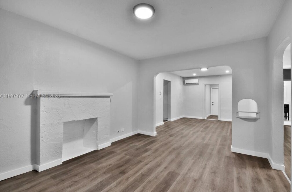 Building Photo - 547 NW 49th St