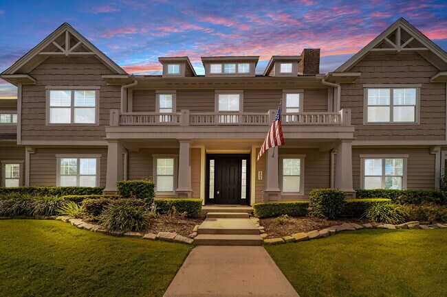 Building Photo - Nestled in the heart of Creekside Park - T...