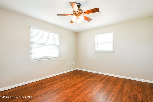 Building Photo - 6730 Bermuda Ave