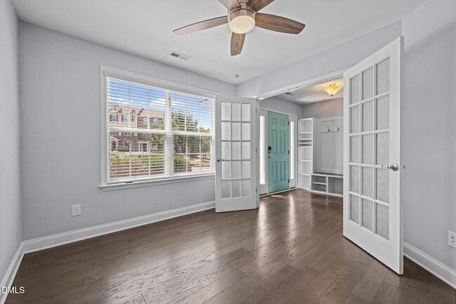Building Photo - 6052 Kentworth Dr