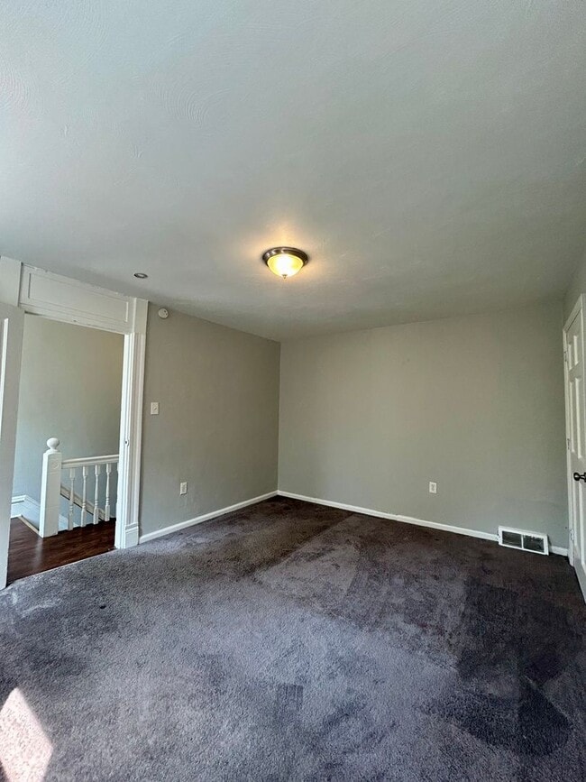 Building Photo - 2 Bedroom w/large attic space l Housing Vo...