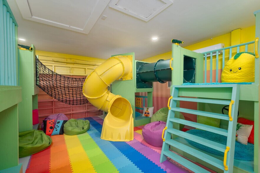 Building Photo - 1596 Idle Dr NE