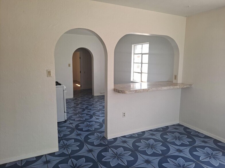 Building Photo - 4512 Sierra Vista Dr