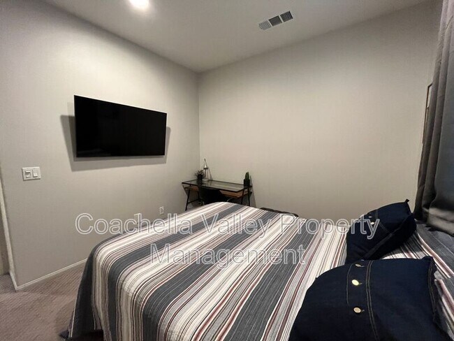 Building Photo - 321 Paseo Gusto