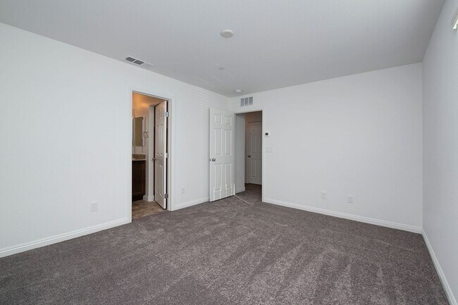 Building Photo - Newer Townhome - 3 Bedrooms + 2 Car Garage - E Craig & Nellis
