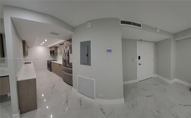 Building Photo - 6039 Collins Ave
