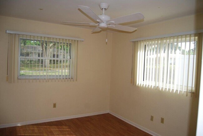 Building Photo - SEMINOLE HOME IN DESIRABLE CANTERBURY CHASE