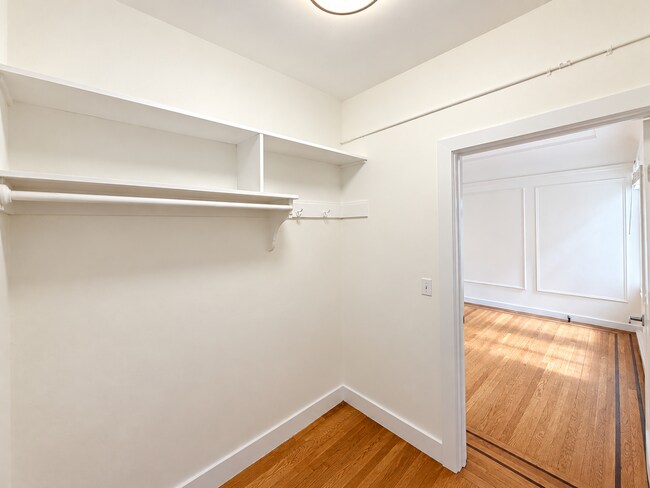 Building Photo - 944 Hayes St