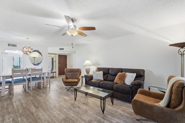 Building Photo - 650 S Arrowwood Way