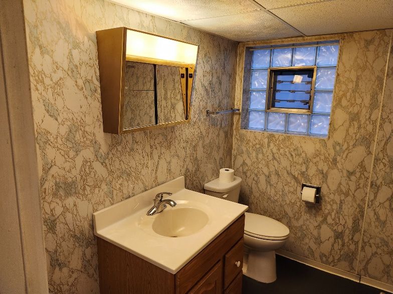 Building Photo - 5424 S New England Ave