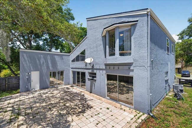Building Photo - 2000 Brent Pl