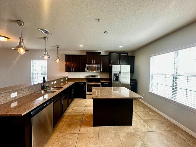 Building Photo - 373 Old Farm Ln