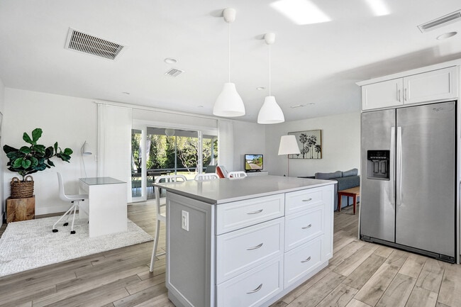 Building Photo - 1299 SW 9th St