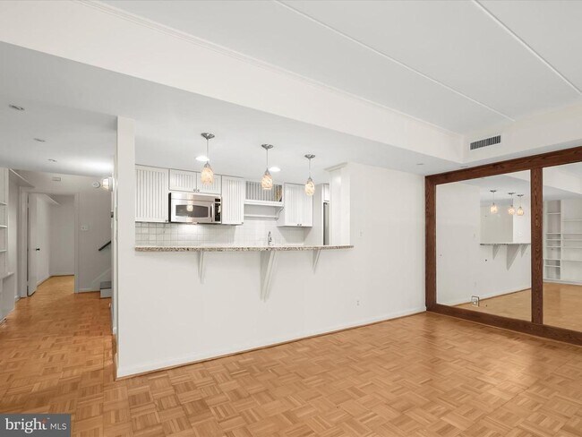 Building Photo - 312 Severn Ave