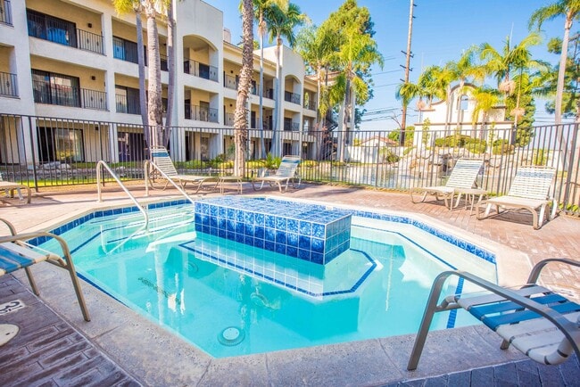 Building Photo - Updated 2 BR- 2 BA in FOUNTAIN VALLEY