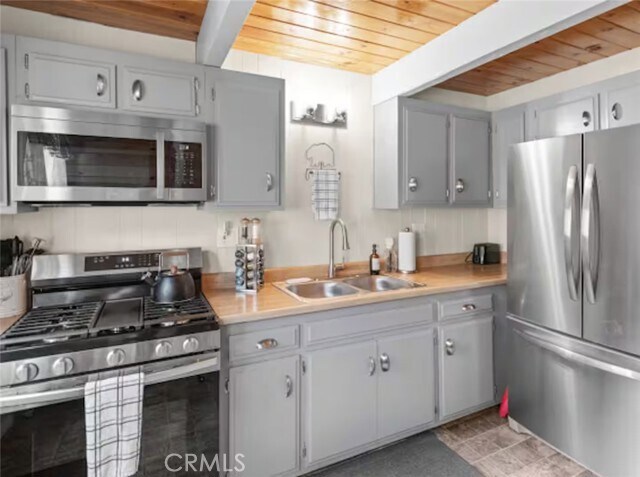 Building Photo - 1056 Sierra Ave