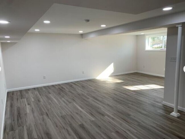 Building Photo - 1722 Foxborough Cir