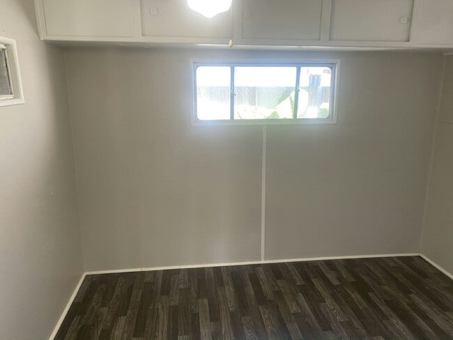 Building Photo - 4 Circle Dr