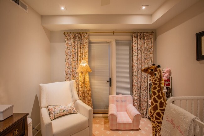 Building Photo - Stunning 2 BR/2 BA Condo in Lanier Heights!