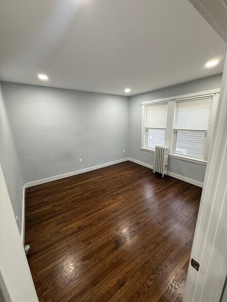 Building Photo - 16 Astoria St