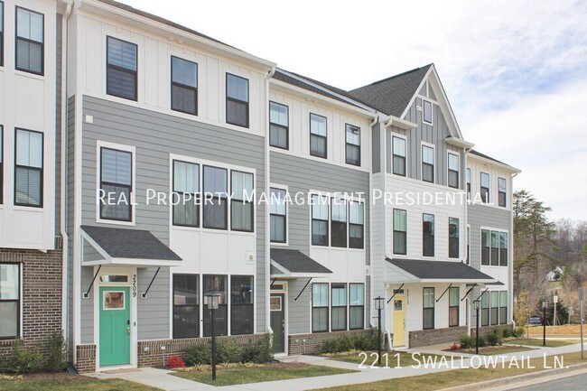Building Photo - 2211 Swallowtail Ln