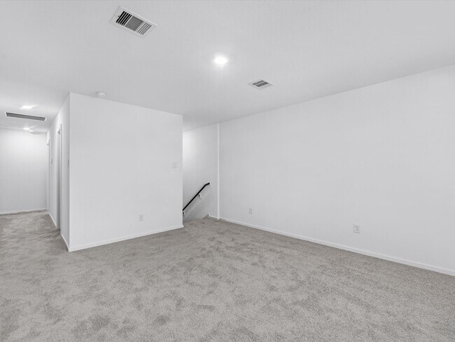 Building Photo - 25433 Carnation Ct