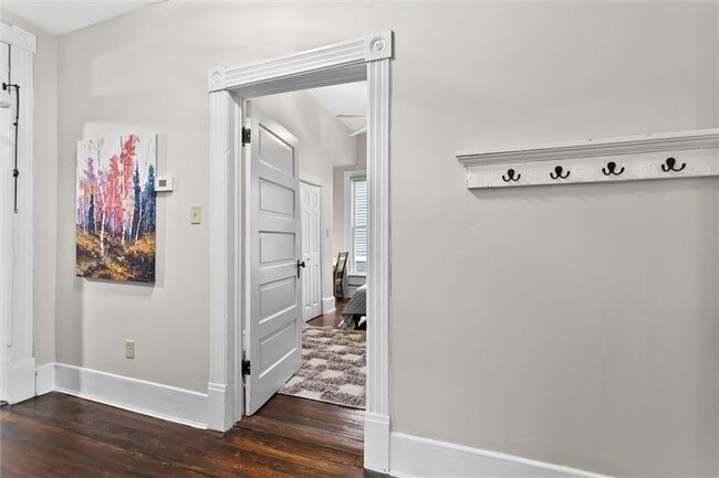 Building Photo - 867 Beecher St SW