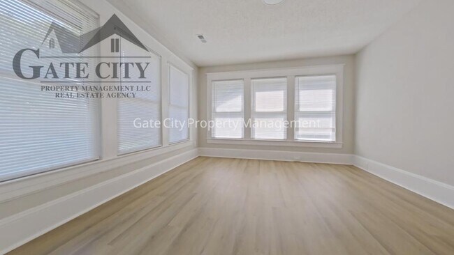 Building Photo - 1105 Adams St