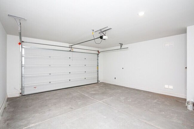 Building Photo - MOVE IN SPECAILS!! ONE MONTH RENT FREE!! Laveen Home Up For RENT! 4BD 2.5 BA