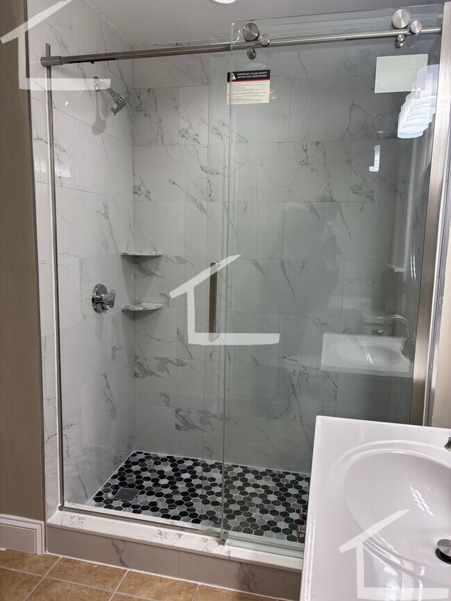 Building Photo - HUge 7 bed in Allston