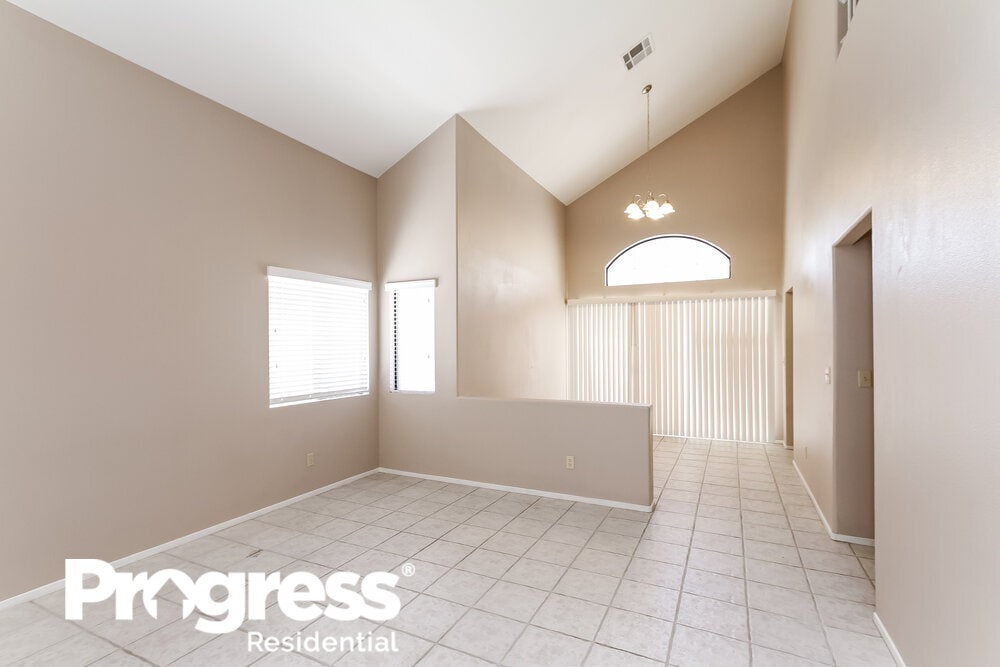 Building Photo - 131 Monteen Dr