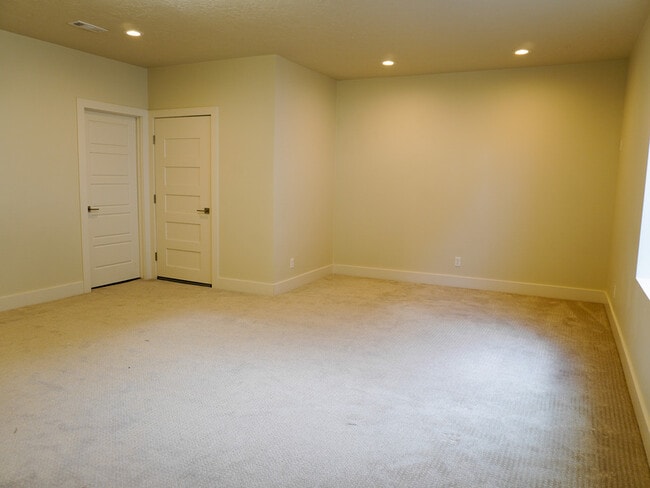 Building Photo - 2274 S 50 E