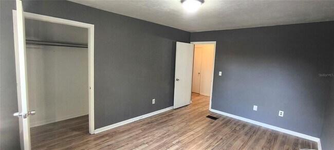 Building Photo - 2640 SW 31st Pl