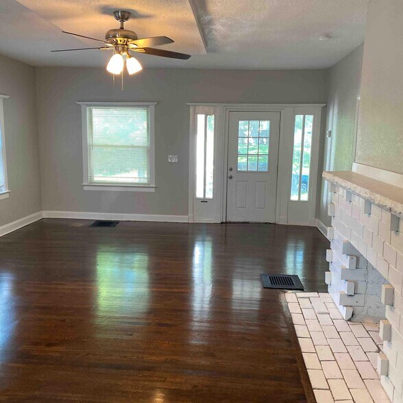 Building Photo - 111 Spruce Ave