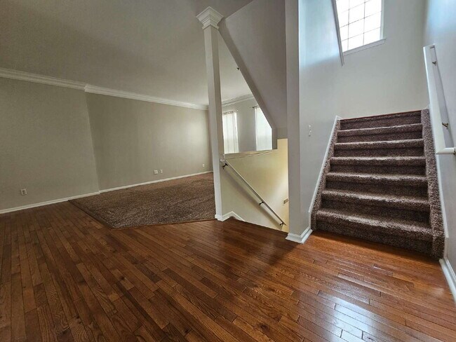 Building Photo - 3-Level Condo in Prime Sterling Heights Location. 2 Bed, 2 Full Bath, 2 Half Baths | 2-Car Garage...