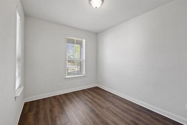 Building Photo - 138 Fern Dr