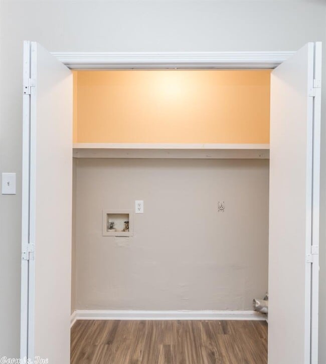 Building Photo - 8815 Woodbine Dr