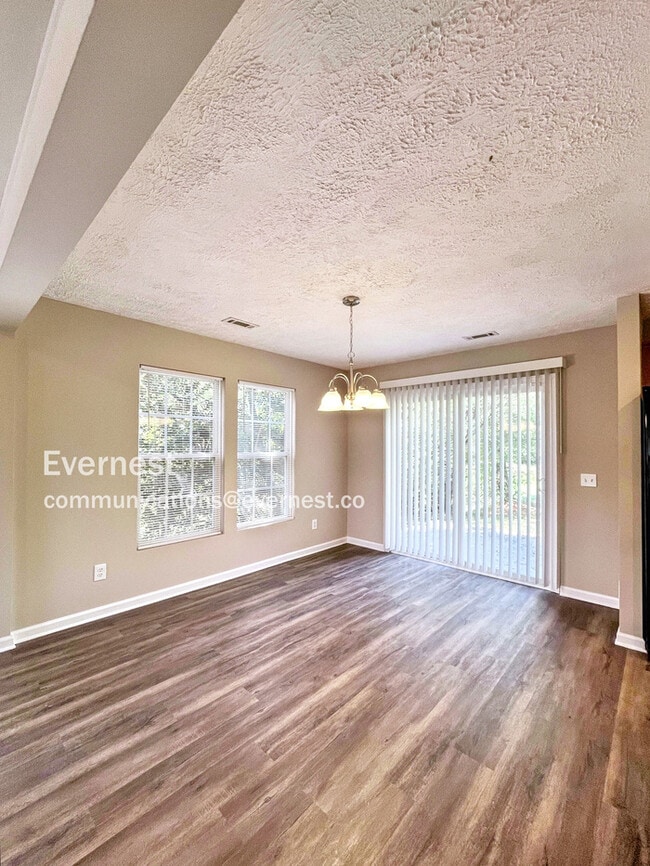 Building Photo - 5005 Cobblestone Creek Dr
