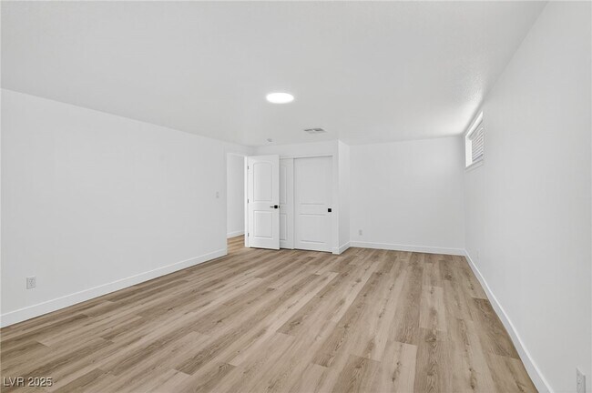 Building Photo - 405 Scenic Dr